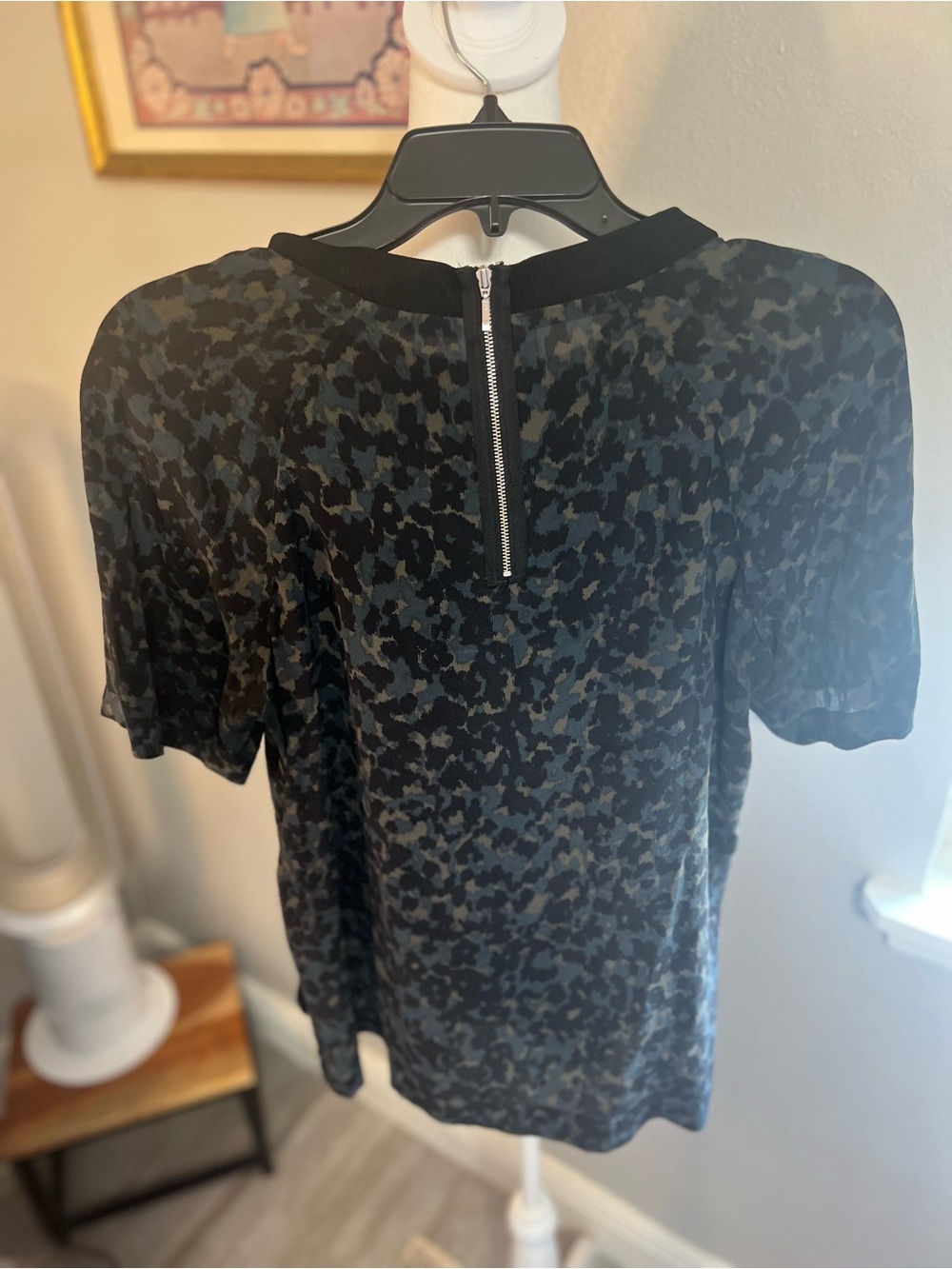 Madewell Medium Silk Front Row Tee in Ink Spot Leopard Blouse Top Shirt - Picture 13 of 13